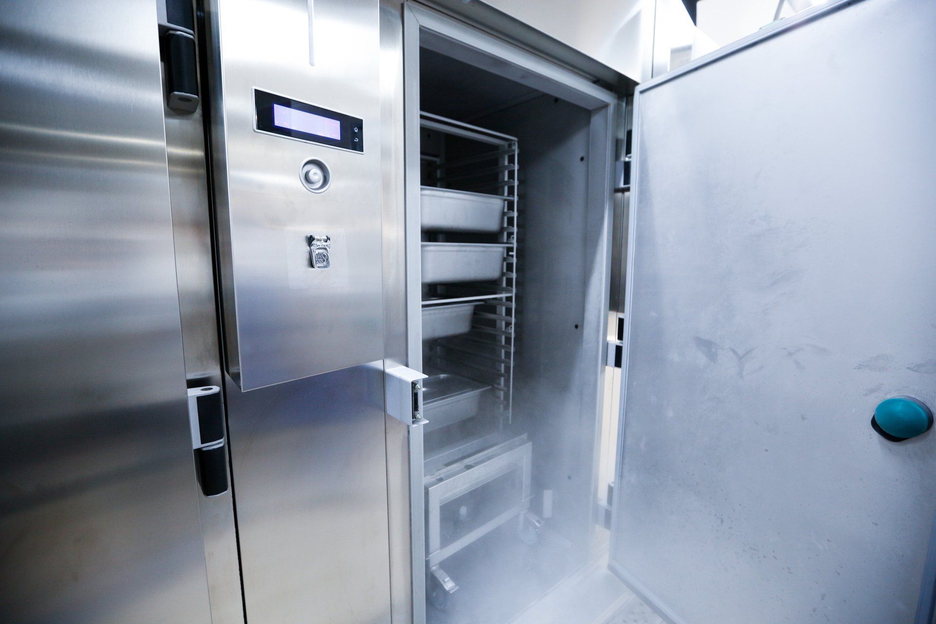 Commercial kitchen refrigerator